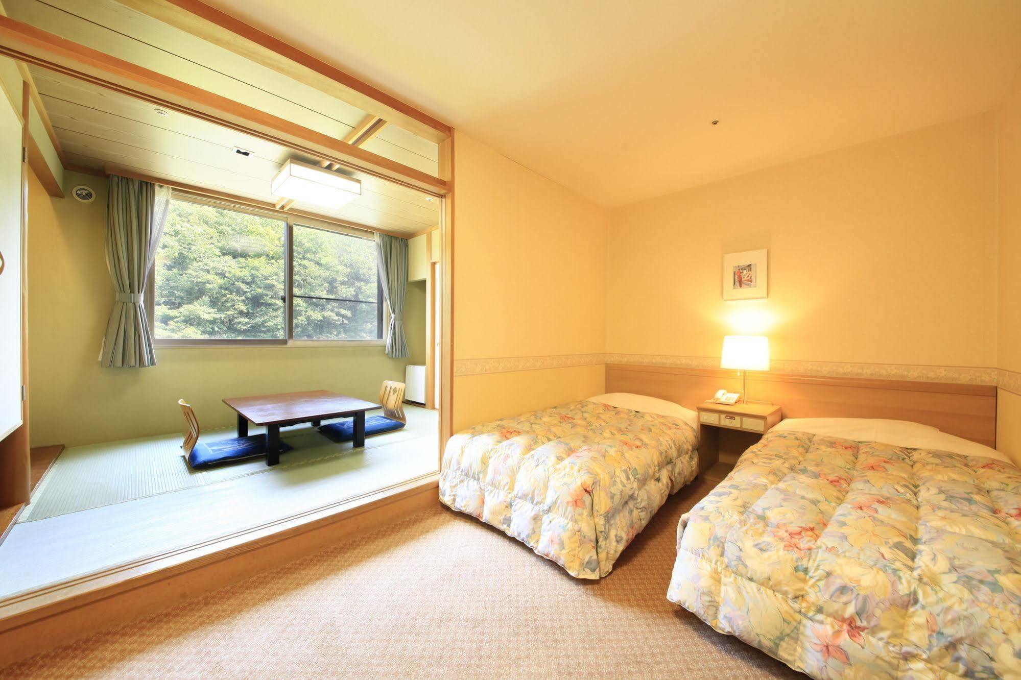 Park Hotel Miyabitei Noboribetsu Bagian luar foto